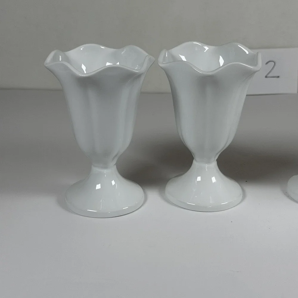 Set of 4 Sur La Table White Porcelain Footed Ice Cream Dessert Bowls Scalloped